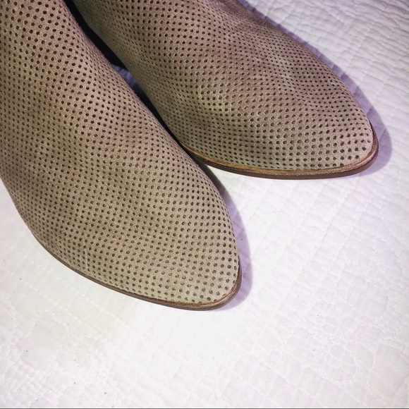 VINCE CAMUTO Nethera Taupe Suede Booties Sz 10 - Picture 8 of 10